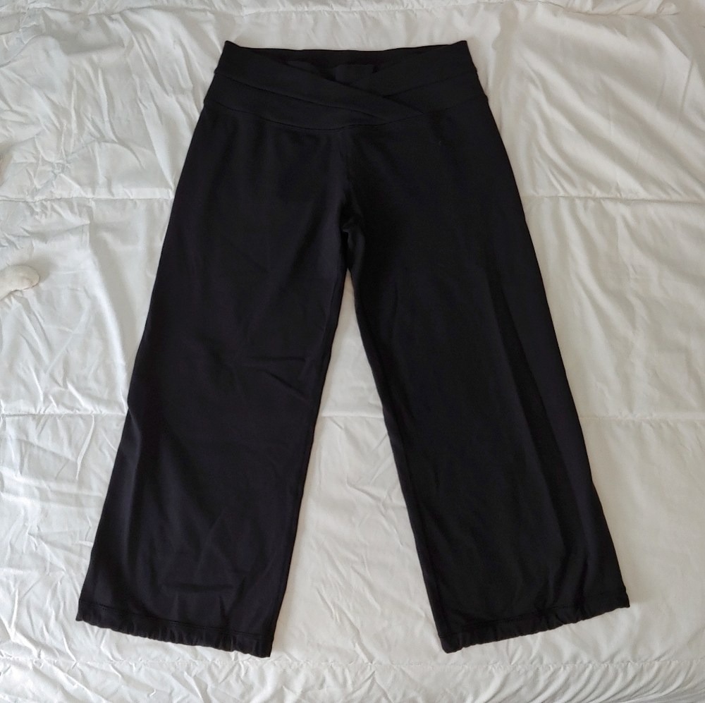 Lululemon cropped wide leg yoga pants